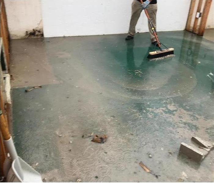 Specialist are cleaning water damage in a business
